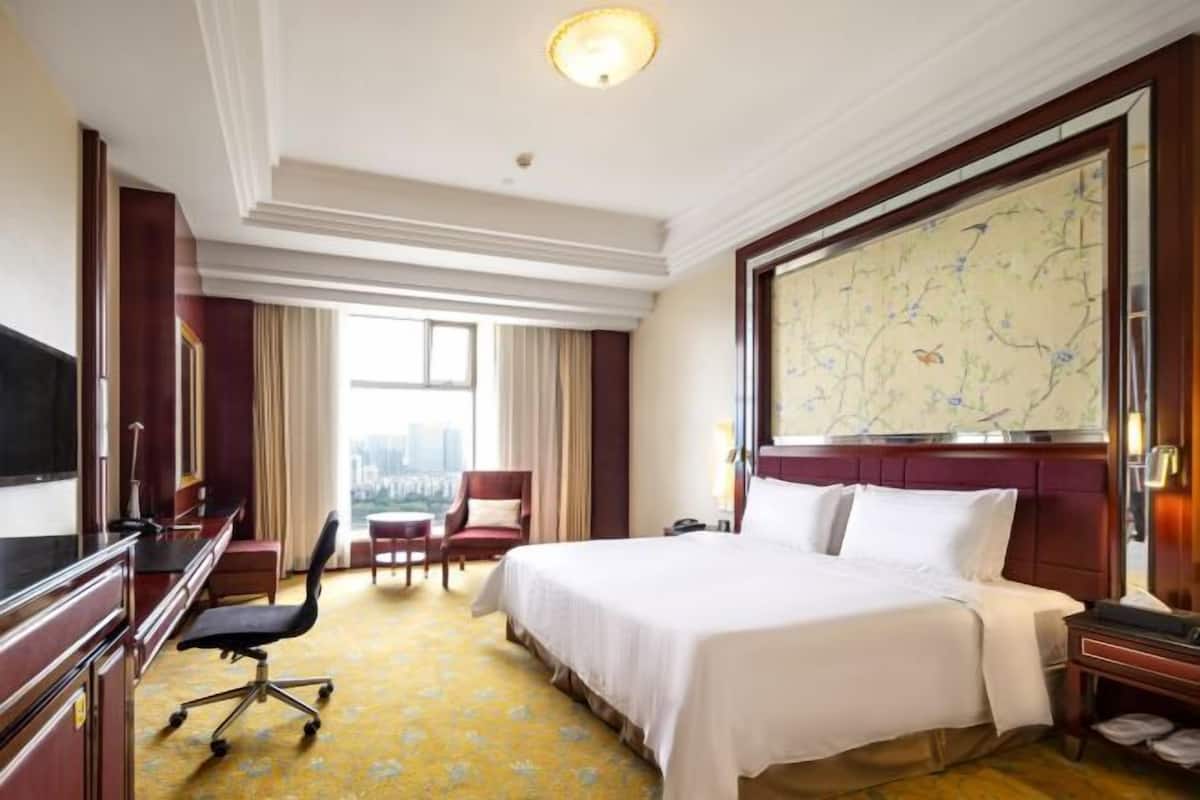 Minibar, in-room safe, desk, blackout drapes