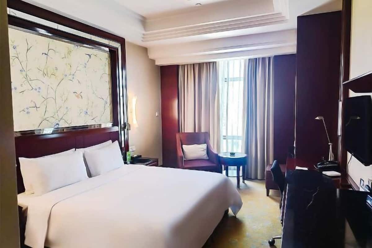 Minibar, in-room safe, desk, blackout curtains