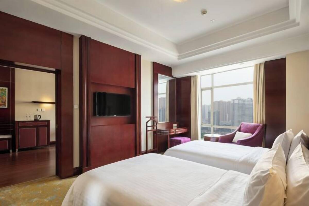 Minibar, in-room safe, desk, blackout curtains