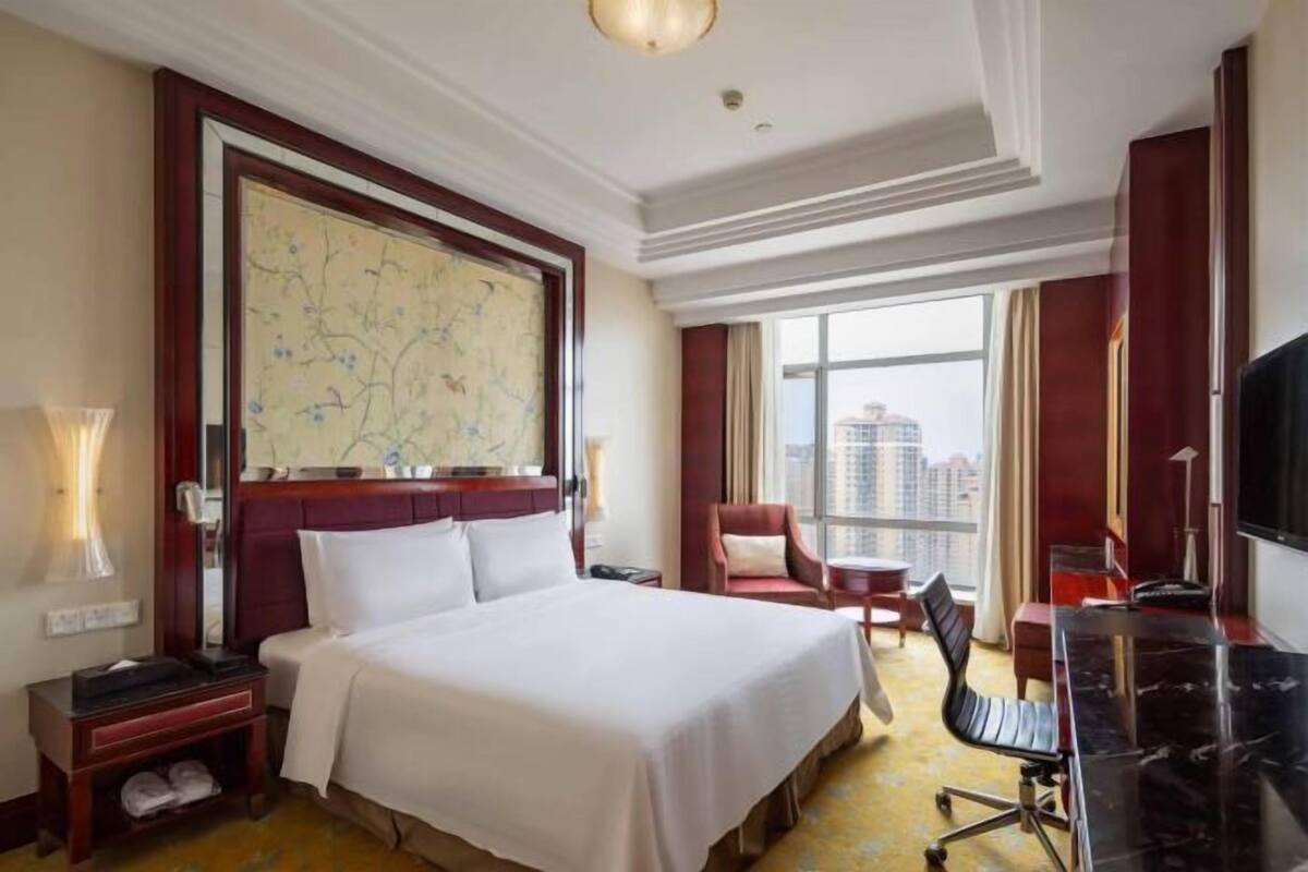 Minibar, in-room safe, desk, blackout curtains