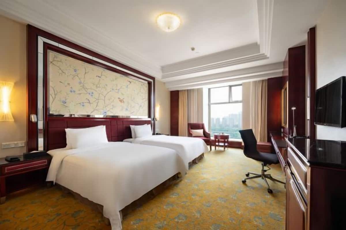 Minibar, in-room safe, desk, blackout curtains