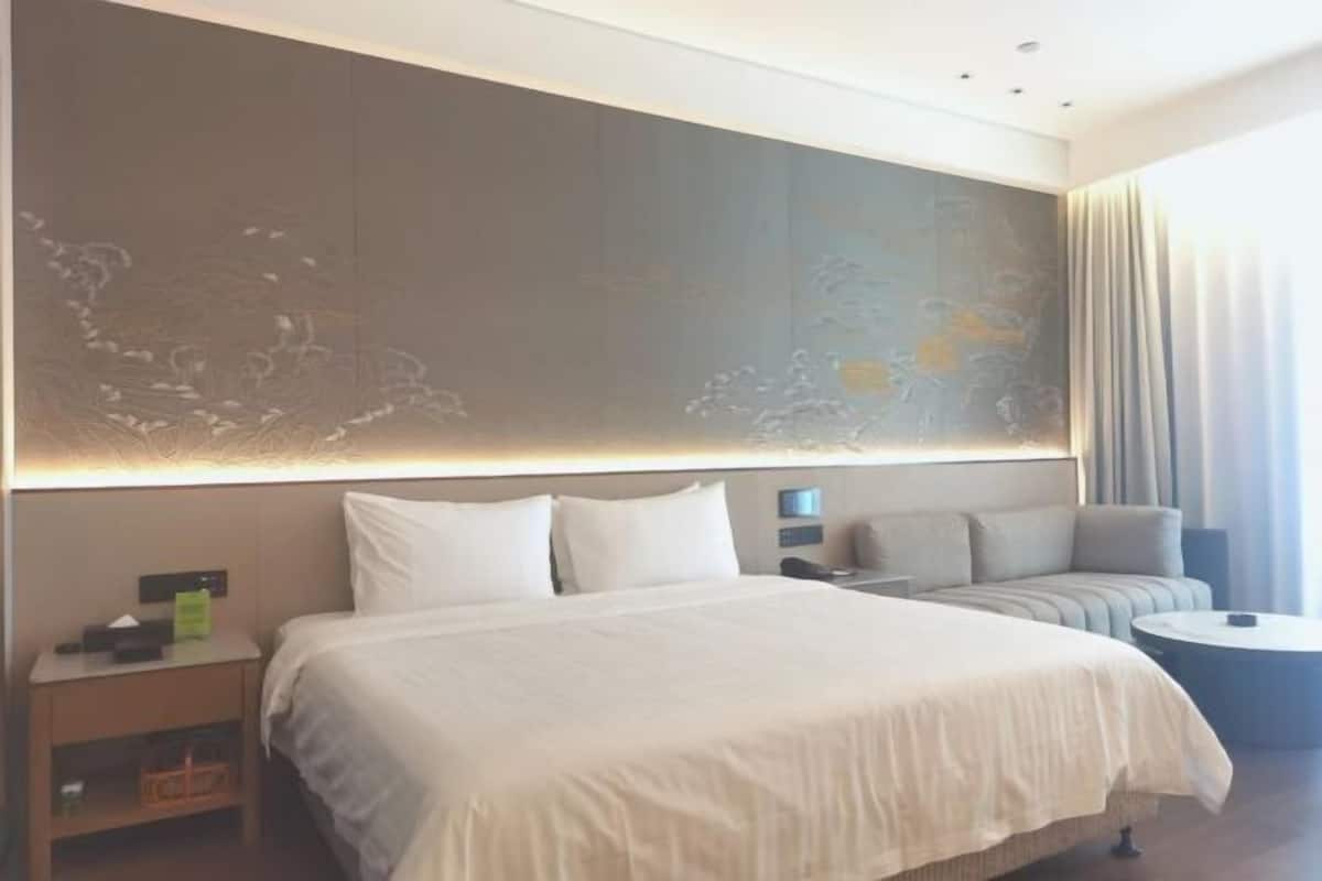 Minibar, in-room safe, desk, blackout curtains