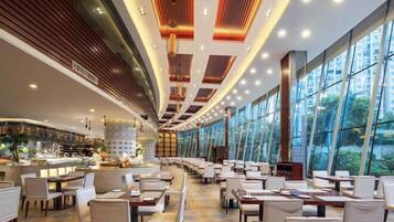 2 nhà hàng, phục vụ bữa sáng, bữa trưa, bữa tối, món Hoa