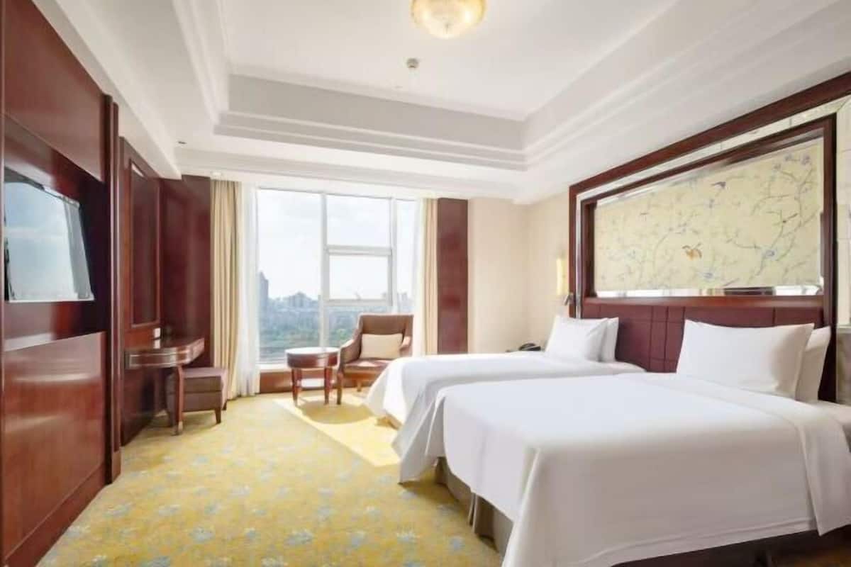 Minibar, in-room safe, desk, blackout curtains