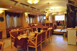 مطعم