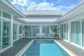 บริเวณภายนอก