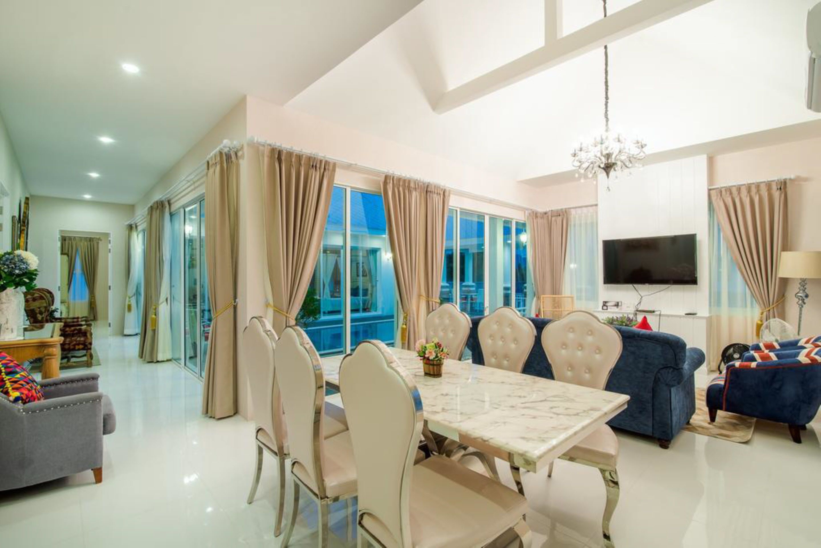 Villa | Area soggiorno | TV a schermo piatto 55 pollici con canali satellitari, TV, Netflix