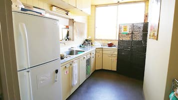 Fridge, microwave