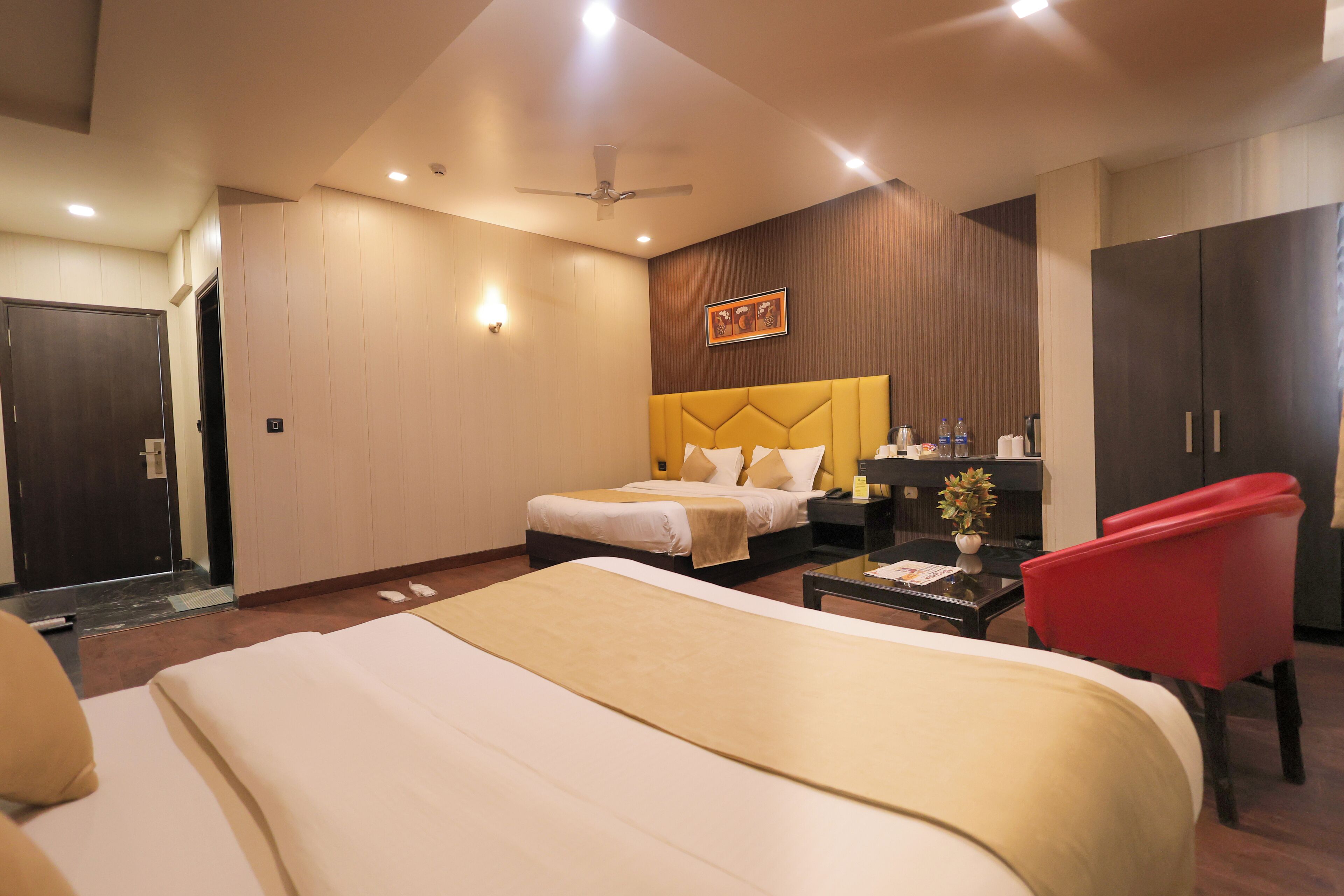 家庭四人房, 多张床 | 客房内保险箱、办公桌、折叠床/加床（额外收费）、免费 WiFi