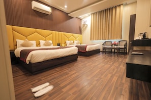 Family Quadruple Room | In-room safe, desk, rollaway beds, free WiFi - Hotel Krishnam (Mathura)