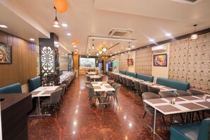 Café da manhã, almoço e jantar