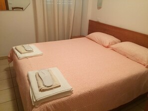 Barnesenger, wi-fi (inkludert) og sengetøy