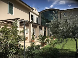 Exterior - Casa Nostra Signora Del Sacro Cuore di Gesù (Massa)