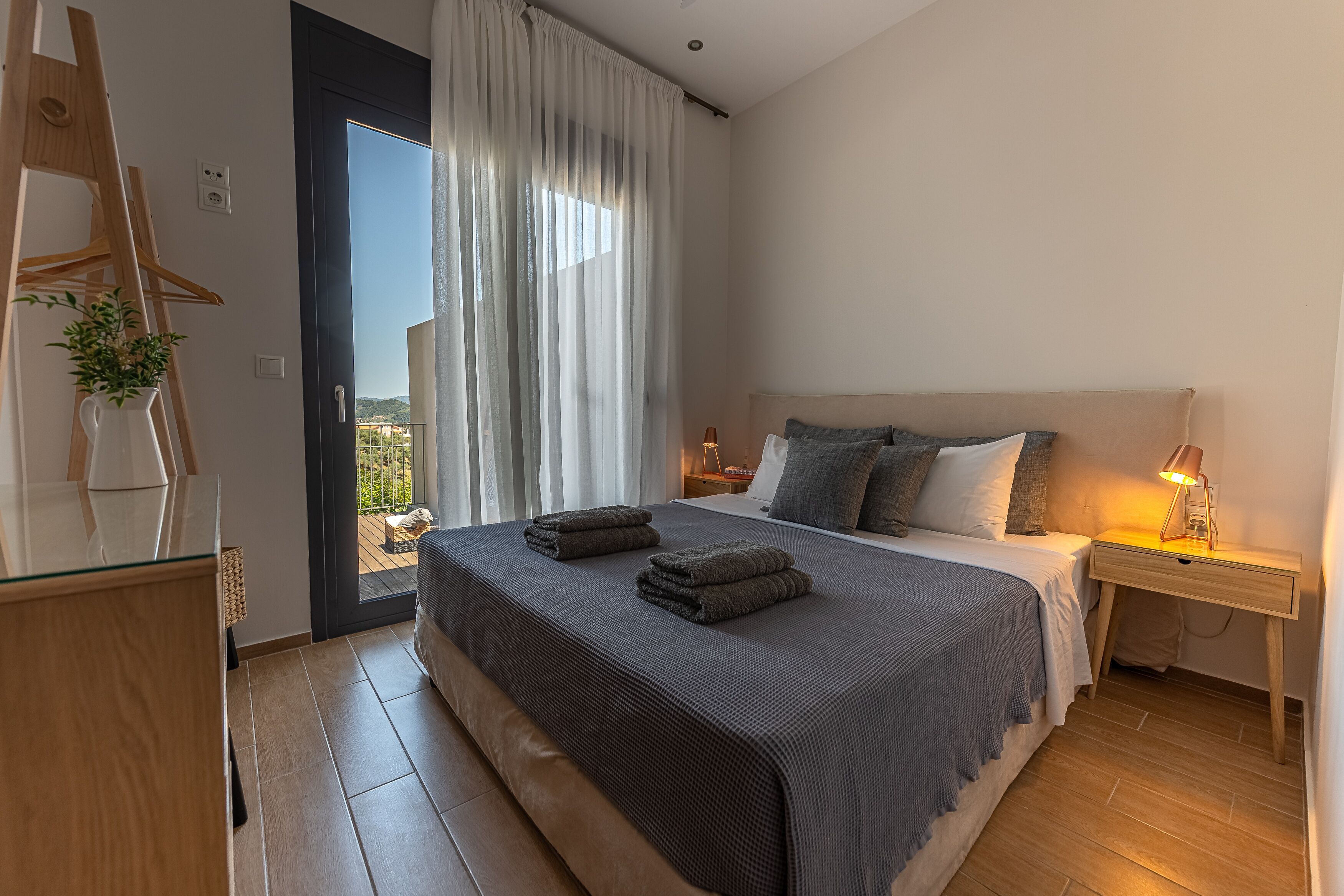 3 habitaciones y espacio para trabajar con laptop 