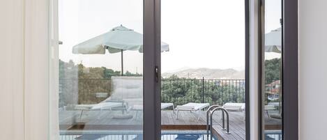 3 bedrooms, laptop workspace, iron/ironing board, WiFi