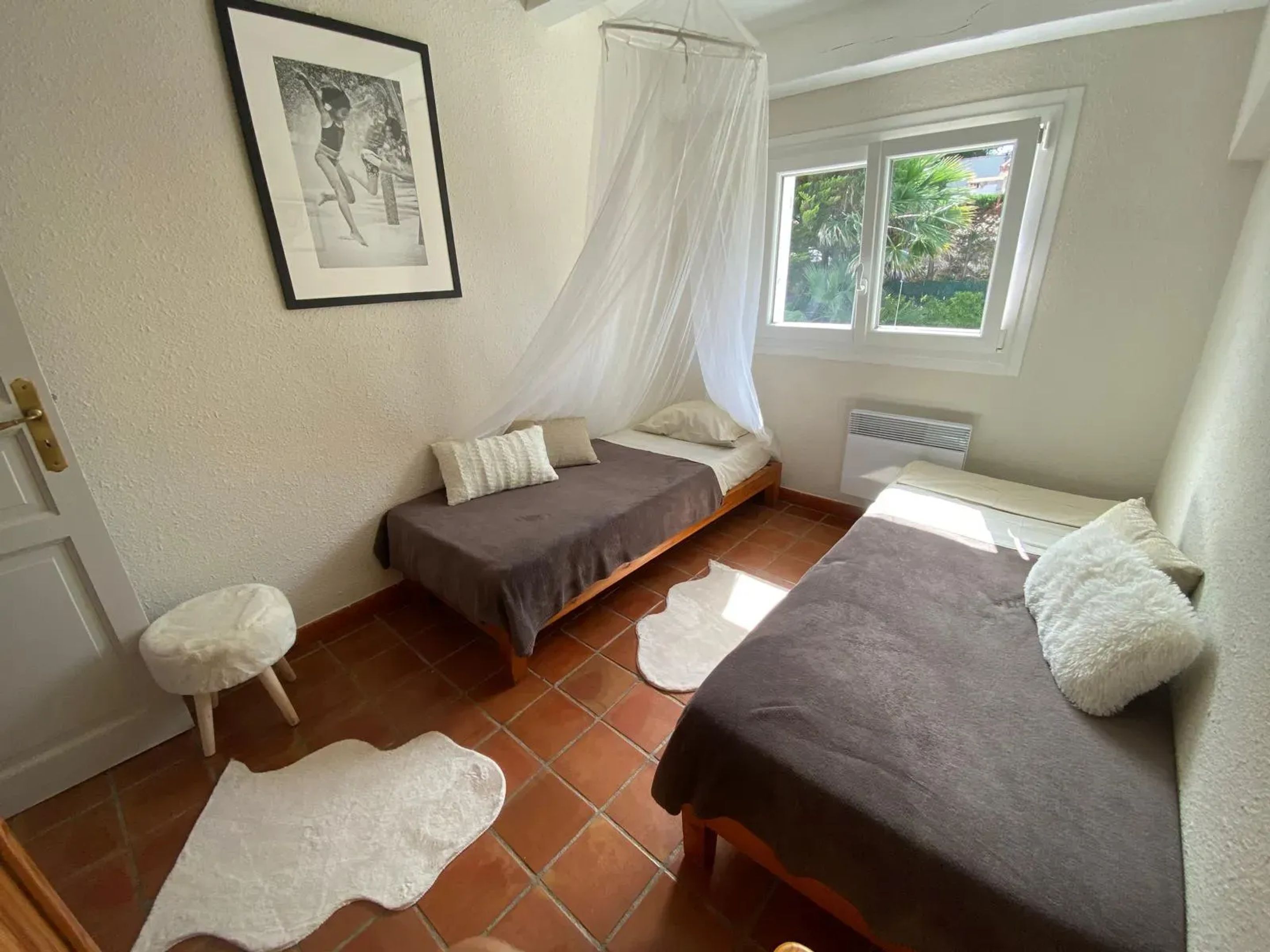 4 bedrooms, iron/ironing board, travel crib, free WiFi