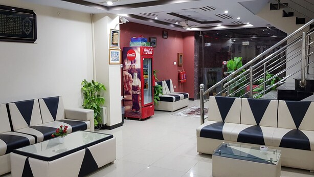 Lobby sitting area - Plaza INN Hotel (Rahim Yar Khan)