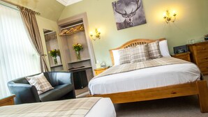 Family Room | Iron/ironing board, WiFi (free), bed sheets - Eildon Guest House (Inverness)