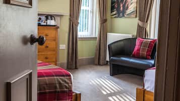 Triple Room | Iron/ironing board, free WiFi, bed sheets