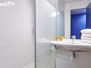 Free toiletries, hair dryer - ibis Budget Bayonne (Bayonne)