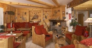 Breakfast and dinner served, French cuisine - Hôtel Edelweiss (Samoëns)