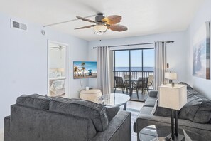 TV, DVD player, ping pong, books - MARCH 14-28 AVAILABLE FT. MYERS BEACH SUNSATIONAL  2BDM 2 BTH  CONDO POOL & WIFI (Fort Myers Beach)