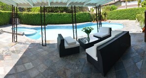 A heated pool - Spacious and cozy with Private back yard Home 2 miles to Disney. (Anaheim)