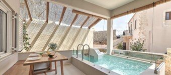 2 bedroom Villa with heated Pool-Spa whirlpool-BBQ!