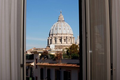 St. Peter's Basilica wonderful apartment great review overlooking of St. Peter