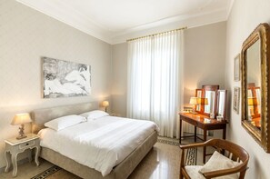 2 habitaciones, tabla de planchar con plancha y cuna de viaje 