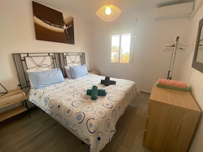 2 dormitorios, tabla de planchar con plancha, wifi gratis y ropa de cama