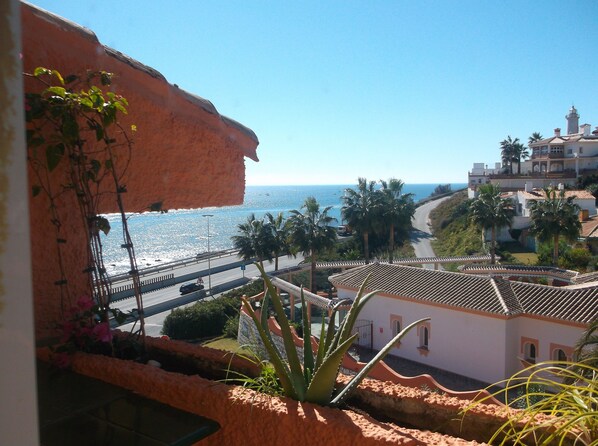 Property grounds - Beachfront apartment with sea views on the Costa del Sol (Mijas Costa)