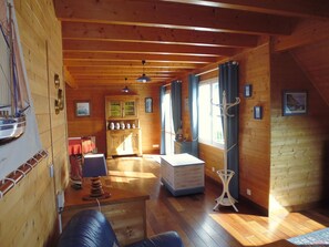Interior - Maison en bois 3*** à 2 pas de la mer et du GR 34, Wifi, Bicycles, Parking, Garden (Plozévet)
