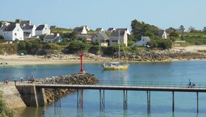 På stranden og solsenger