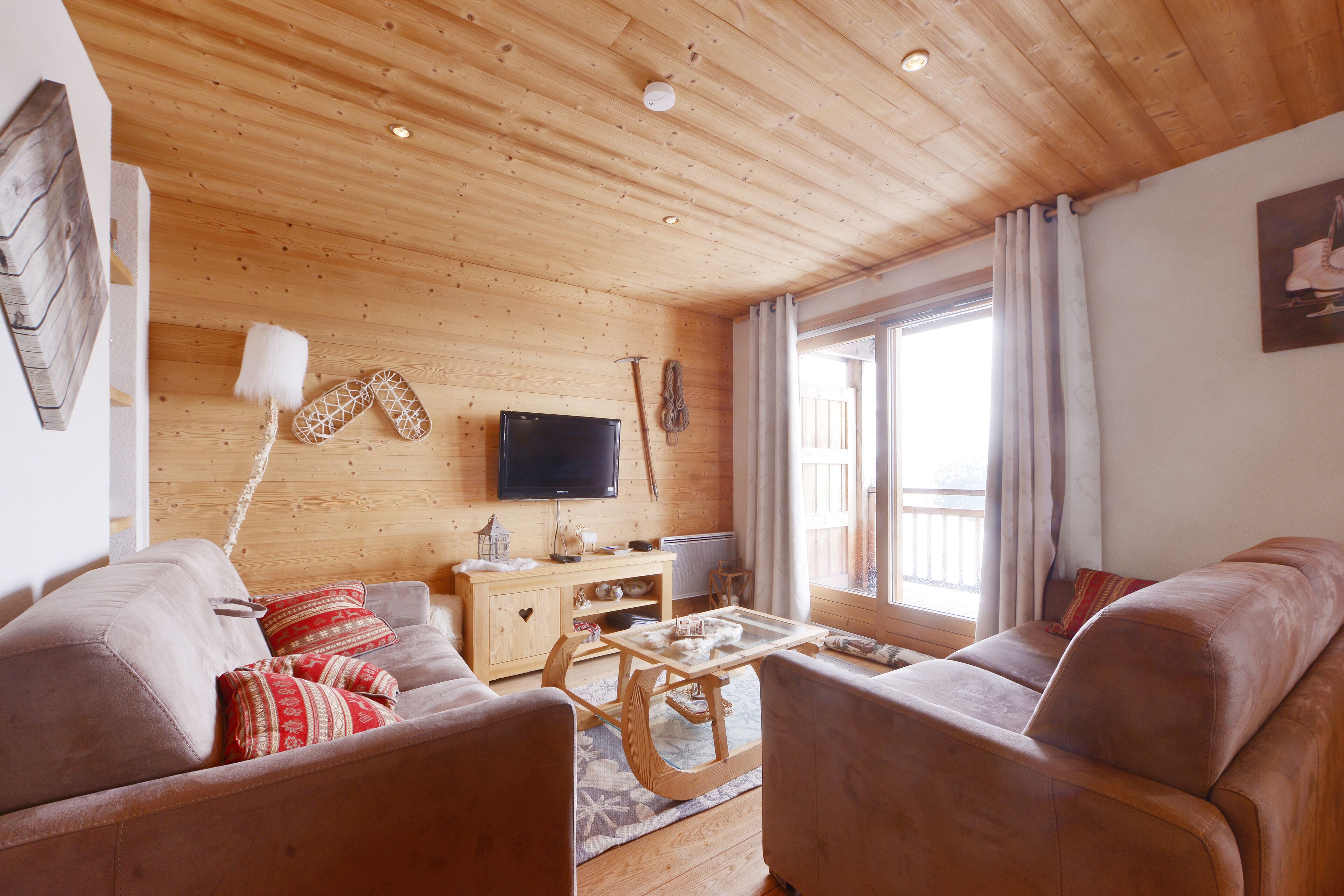 TV connectée, lecteur de DVD, livres, médiathèque