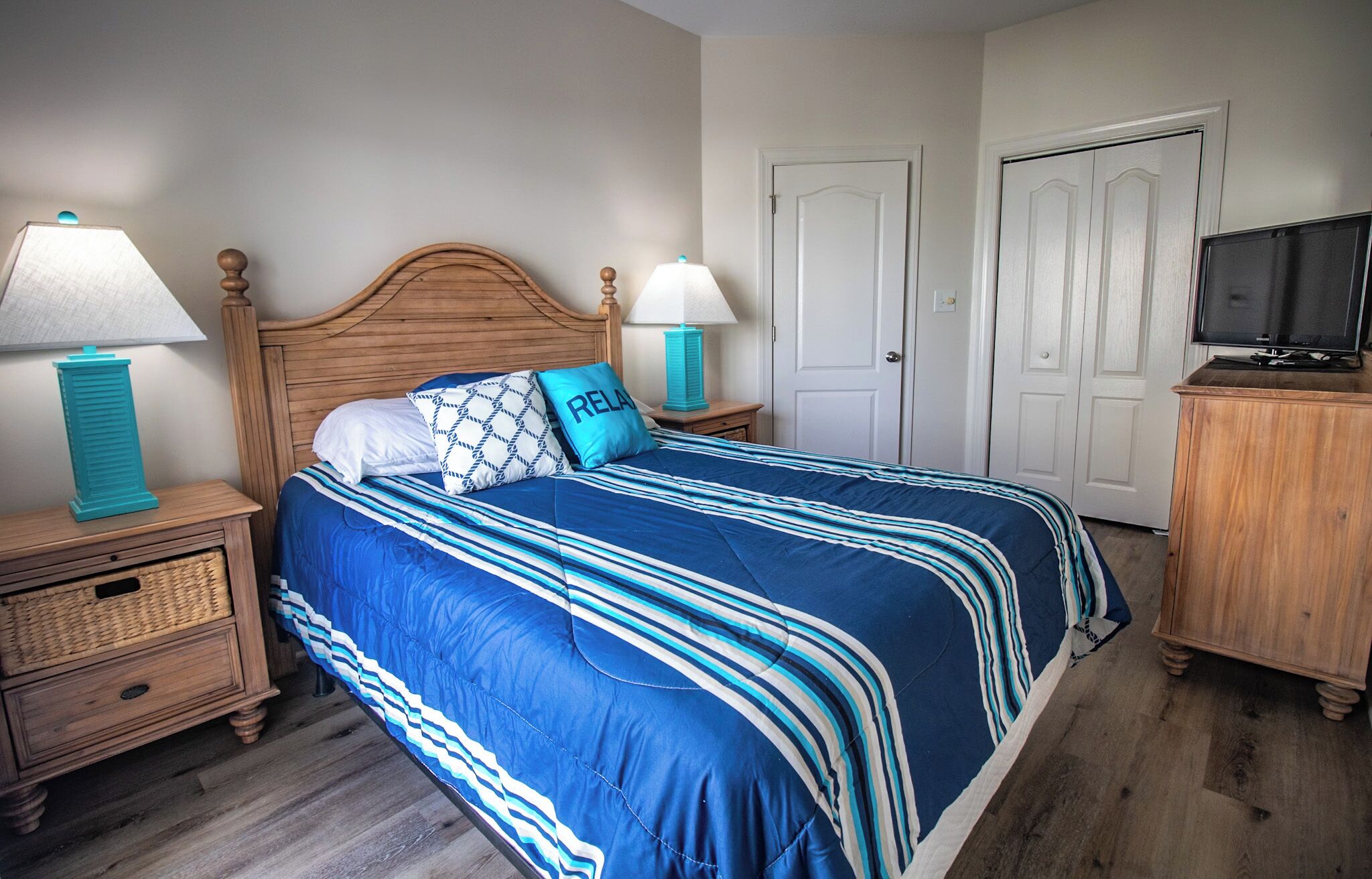 Queen bedroom on 2nd floor opposite 2nd floor master.  Shares bathroom with twin