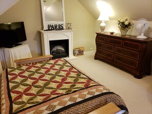 10 chambres, fer et planche à repasser, lit de bébé portatif