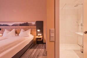 Superior Double Room, 1 Bedroom, Kitchen, Mountain View | Bathroom | Hair dryer, towels - Hotel Hohenaschau (Aschau im Chiemgau)