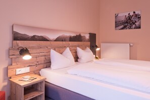 Superior Double Room, 1 Bedroom, Kitchen, Mountain View | Desk, blackout drapes, soundproofing, free WiFi