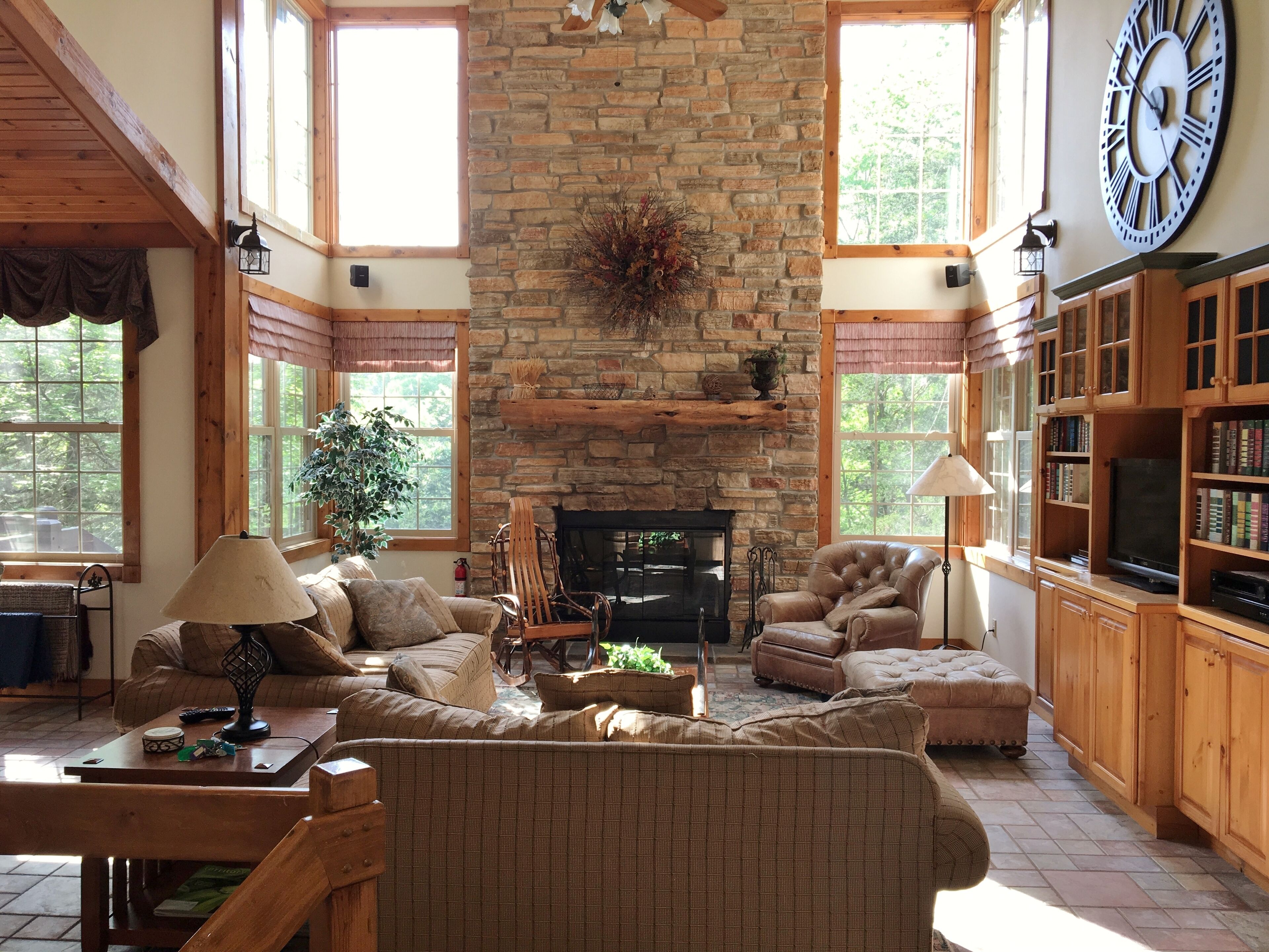BIG 5BR/5.5BA on quiet wooded lot with all ensuite baths, Hot Tub, Screen Porch.