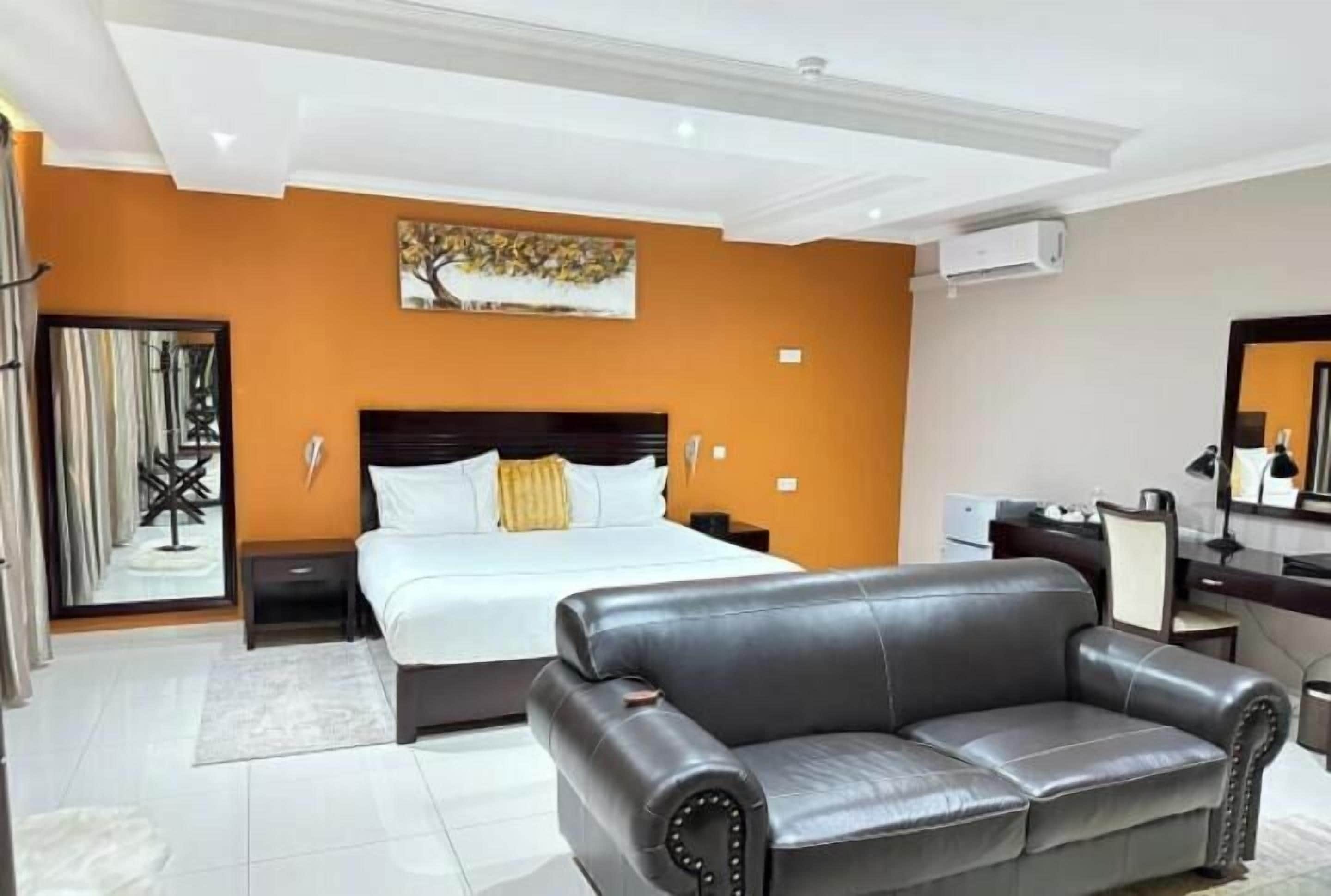 行政客房 | 埃及棉床單、高級寢具、羽絨被、Tempur-Pedic 床墊