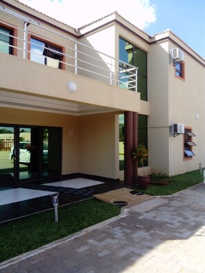 Property entrance - Voyager Inn Hotel (Palapye)