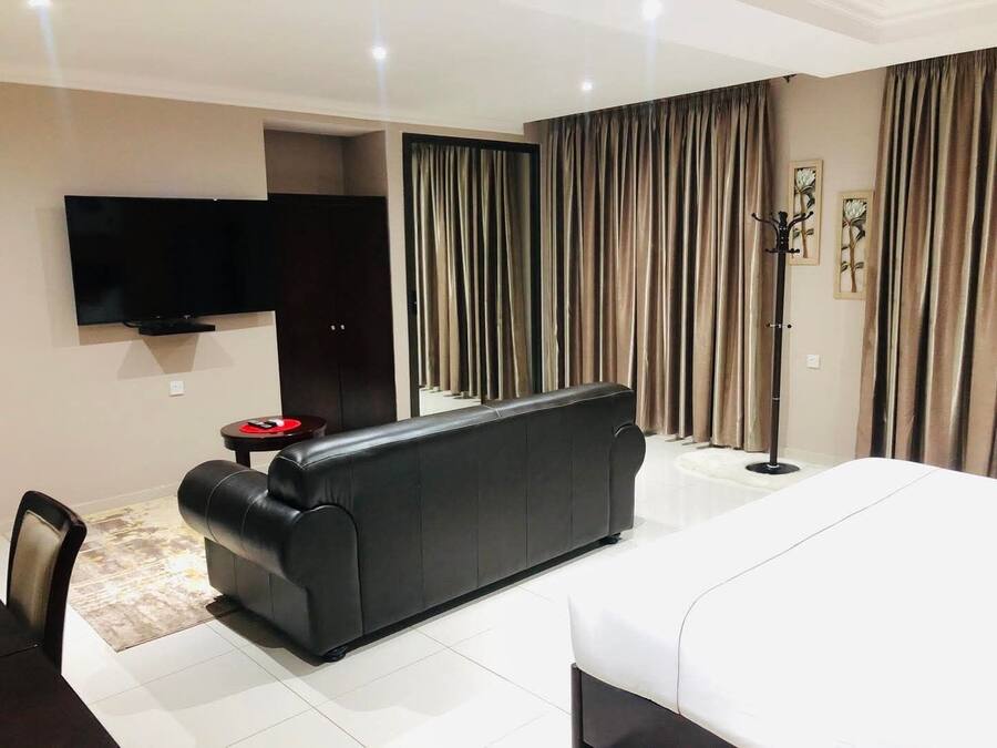 Egyptian cotton sheets, premium bedding, down duvets, Tempur-Pedic beds