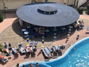 Poolside bar - Central Plaza Studio (Sunny Beach)