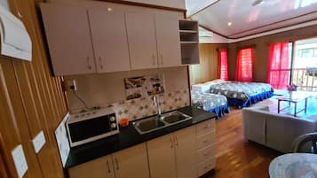 Ameublement personnalisé, bureau, draps fournis