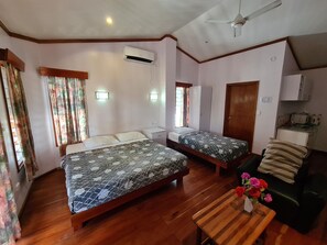 奢华套房 | 特色家居、办公桌、床单