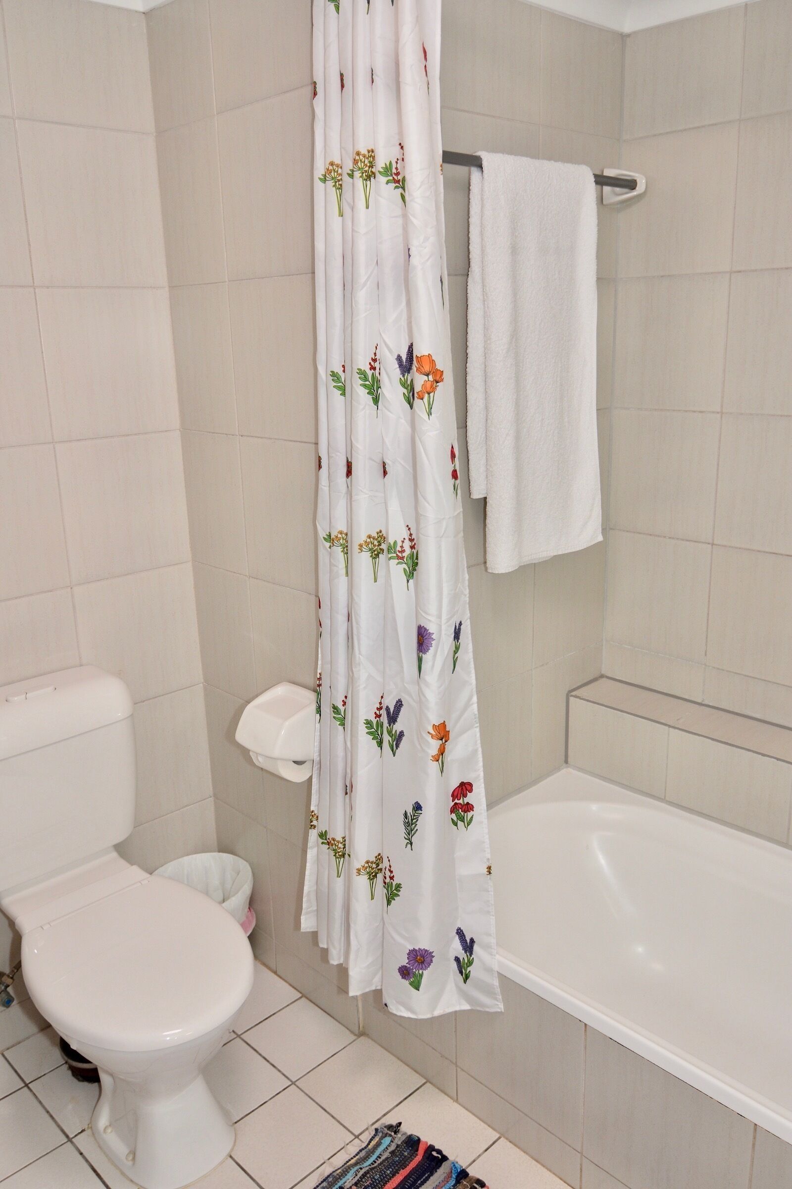 executive apartment, 2 bedrooms, pool access, partial sea view | bathroom | designer toiletries, hair dryer, towels, soap