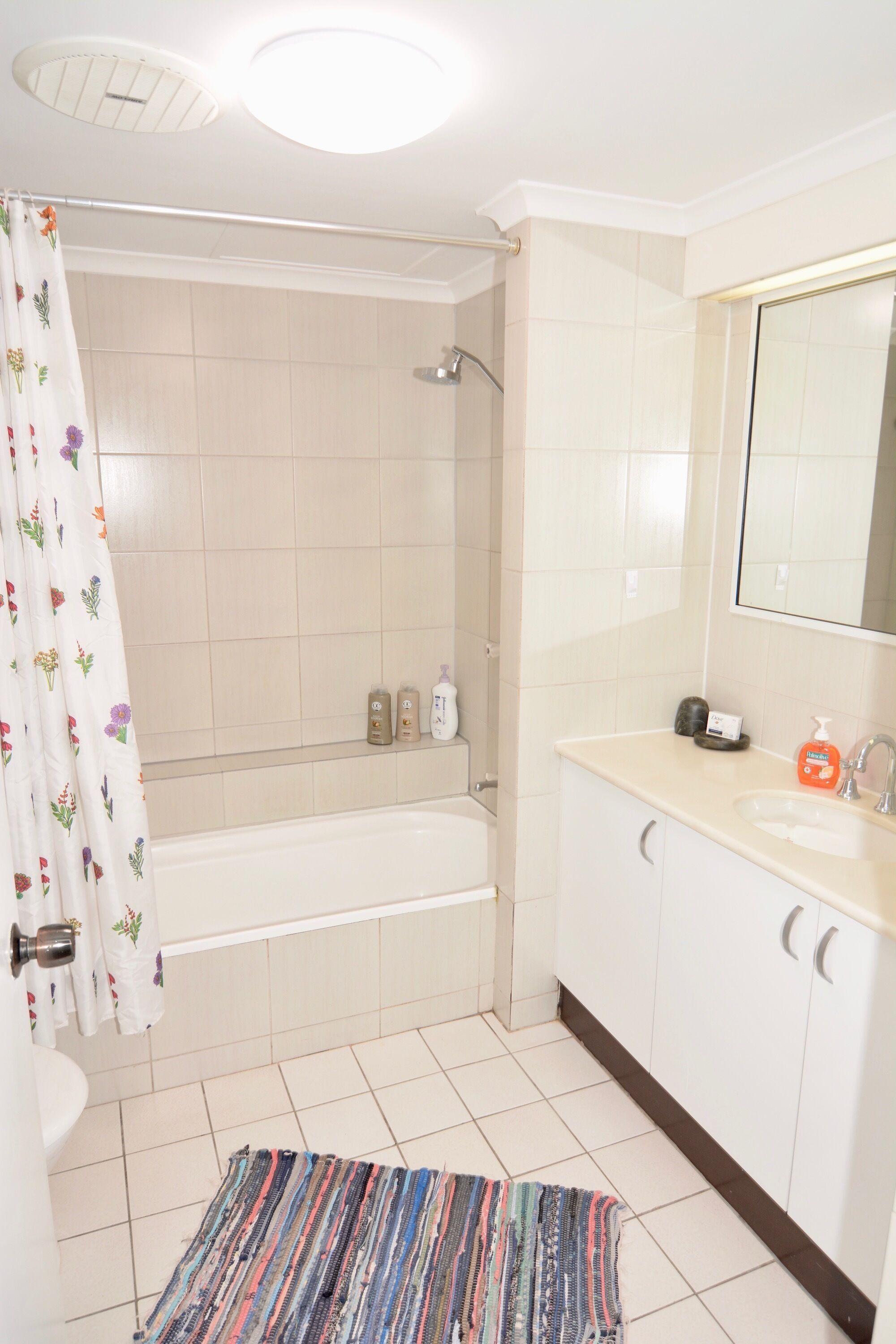 executive apartment, 2 bedrooms, pool access, partial sea view | bathroom | designer toiletries, hair dryer, towels, soap