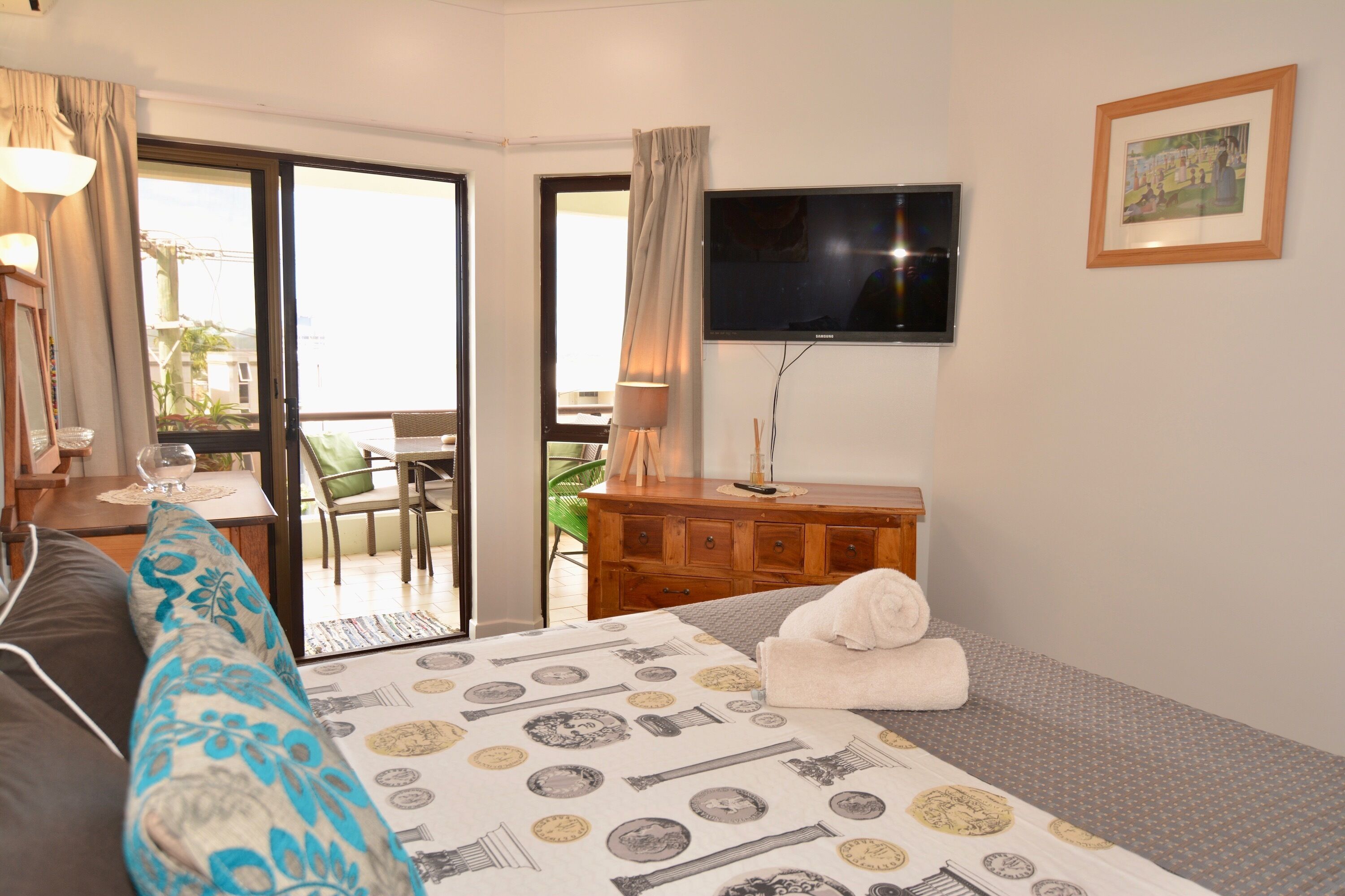 executive apartment, 2 bedrooms, pool access, partial sea view | egyptian cotton sheets, premium bedding, down duvets