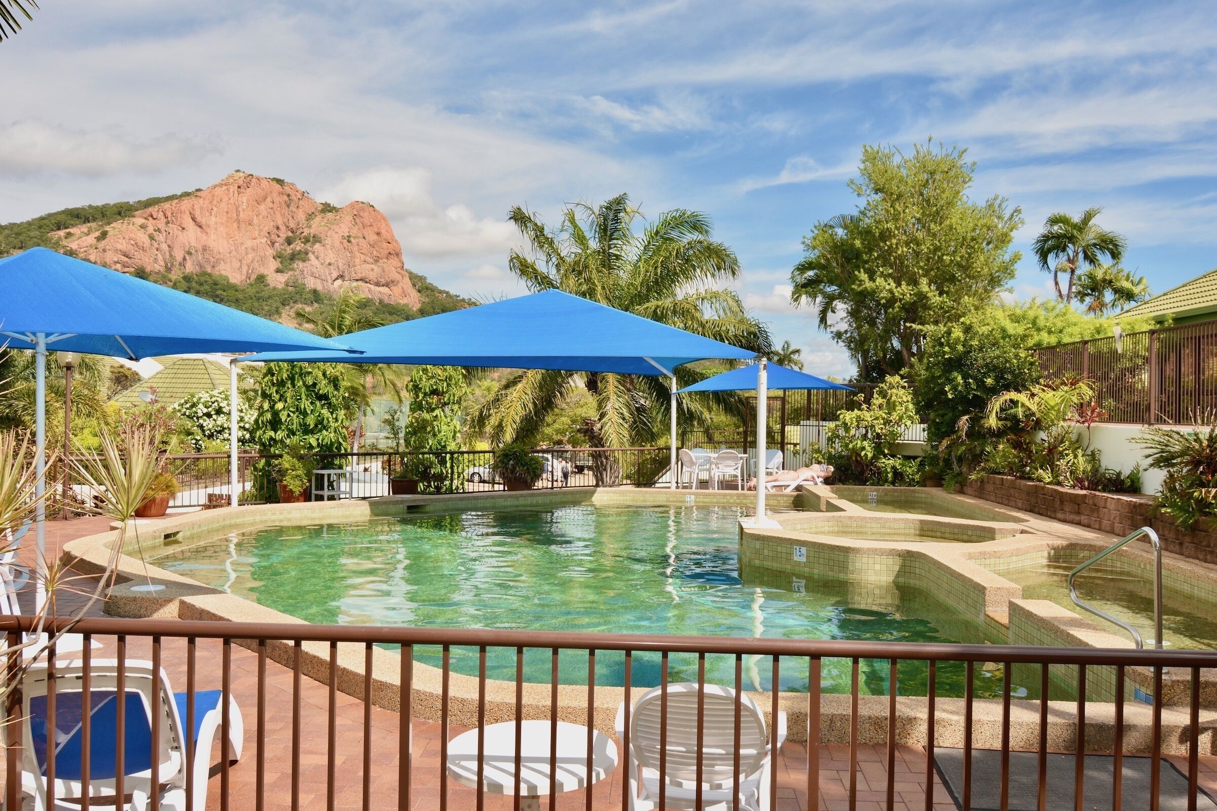 executive apartment, 2 bedrooms, pool access, partial sea view | mountain view